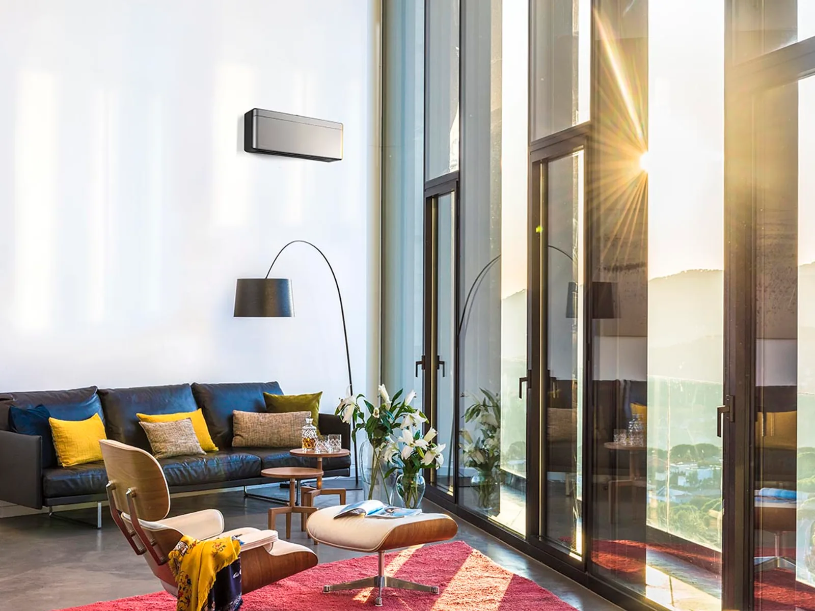 Daikin Stylish wandmodel in een moderne woonkamer — strak design in zilver